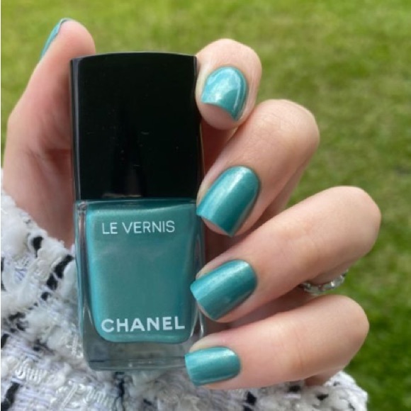 CHANEL Other - CHANEL LE VERNIS LONGWEAR MADE IN FRANCE #723 RADIANT VERDE